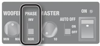 ROLAND CM-110 - Garantizar una conexión natural entre la unidad principal (subaltavoz de graves) y los altavoces satélite (interruptor [PHASE]) - 1