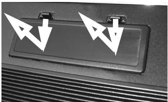 ROLAND FR-2 - Installer et extraire des piles - 1