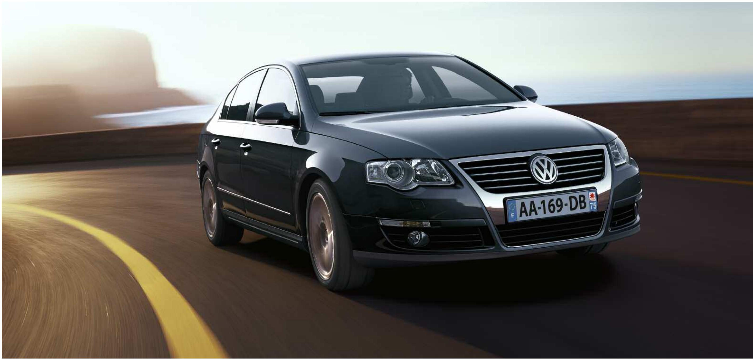 La Passat Trendline est équipée de série de l'accoudoir central avant et du régulateur de vitesse. Les véhicules figurant sur les photos de ce catalogue comportent des équipements en option.