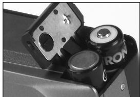 KOMPERNASS EBENCH KH 31 SET APPAREIL PHOTO - Batterijen plaatsen - 1