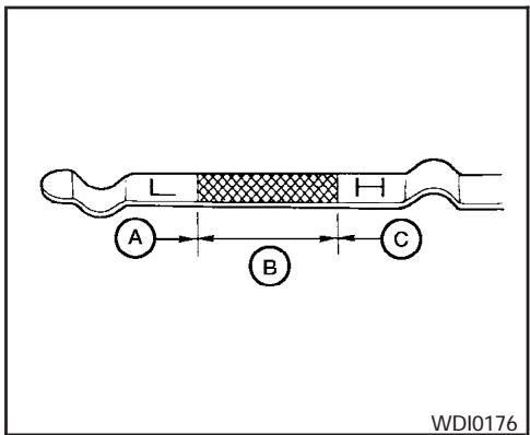 NISSAN SENTRA 2003 - VERIFICATION DU NIVEAU D'HUILE MOTEUR - 3