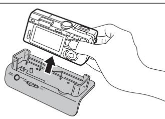 FUJI F810 - Pour charger la batterie avec une station d'accueil - 4