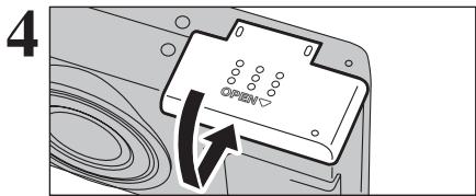 FUJI F810 - MISE EN PLACE DE LA BATTERIE ET DU MEDIA - 1