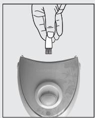 GRUNDIG LE 7940 DAMENEPILIERER, A/N SHAVER - Nettoyage de l'embout d'épilation - 2