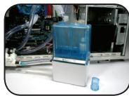 GIGABYTE GBT PUMP TANK - refroidissement passer dans les tubes; la{lumière rouge au bas du PCB clignotera et il y aura un bip sonore. Le système se mettra automatiquement hors tension après 4 secondes. (Ce processus est normal pour un rempissage initial du liquide de refroidissement puisque le tube et le radiateur ne sont pas replis de liquide.) - 1