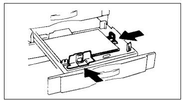 KONICA MINOLTA CF9001 - Changement du format de papier du magasin du milieu (magasin universal) - 1