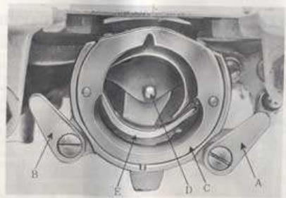 ZENITH SZ 107 - ENLEVEMENT DES PELUCHES-NETTOYAGE DU CROCHET ET DE LA COURSIERE - 1