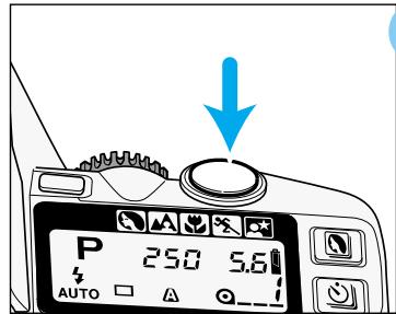 KONICA MINOLTA MAXXUM 5 - Centre le sujet dans la zone AF [ ]. Avec un zoom, tournier la bague de zooming pour cadrer comme souhaïte. - 1