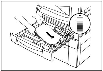 KONICA MINOLTA DI250F - Insertion du papier de réception - 3