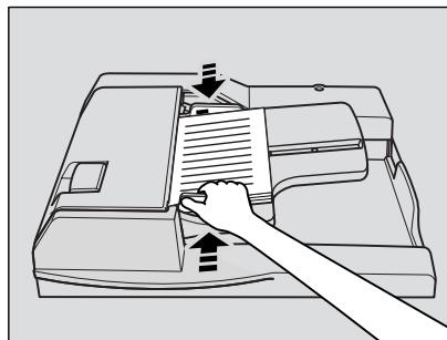KONICA MINOLTA 7272 - Réglez les guides papier. - 1