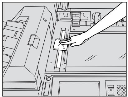 KONICA MINOLTA 7272 - Nettoyage de la vitre de séparation de gauche - 1