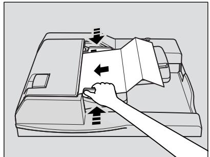 KONICA MINOLTA 7272 - Réglez les guides papier. - 1