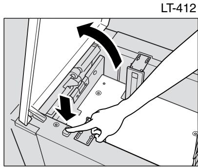 KONICA MINOLTA 7272 - Chargement du papier dans le magasin grande capacité (LT-402/LT-412) - 2