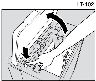 KONICA MINOLTA 7272 - Chargement du papier dans le magasin grande capacité (LT-402/LT-412) - 1