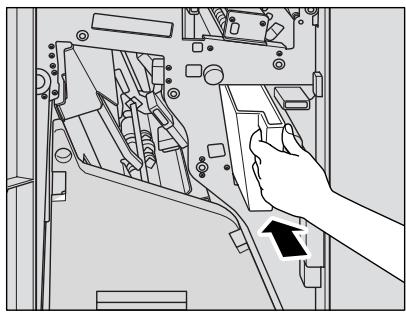 KONICA MINOLTA 7272 - Replacez la corbeille dans sa position d'origine, puis fermez la porte du module de finition. - 1