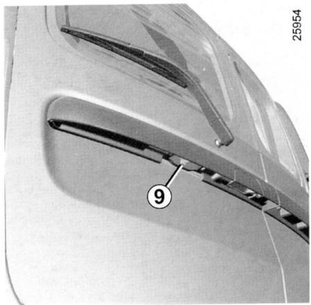 DACIA LOGAN MCV - Éclaireur plaque d'immatriculation - 1