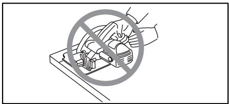 MAKITA 5740NB - Causas y prevención de retrocesos bruscos - 3