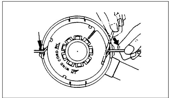 MAKITA EBH341L - Remplacement du fil nylon - 7