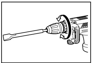 MAKITA HM1O3C3 - Instalación o extracción de la broca - 6