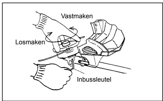MAKITA DBC260L - Terwijl de inbussleutel nog op+zijnplaats zit - 7