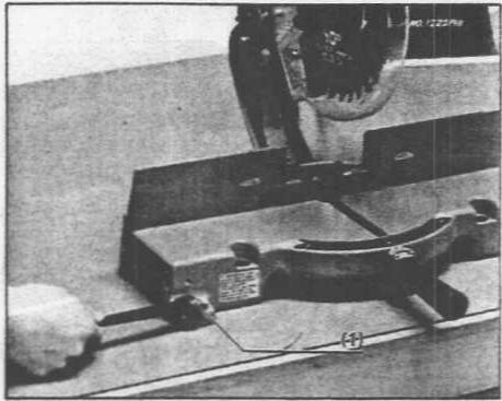 MAKITA LS1020 - Fixation de la scie sur établi - 1
