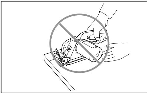 MAKITA HS300D - AKKUKÄYTTÖISEN   PYÖRÖSAHAN   TURVALLISUUSOHJEET - 4