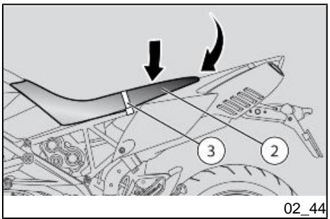 APRILIA DORSODURO FACTORY - Ouverture de la selle (02_42, 02_43, 02_44) - 2