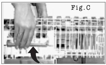 HOTPOINT-ARISTON LD 87 - How to adjust the top rack. - 1