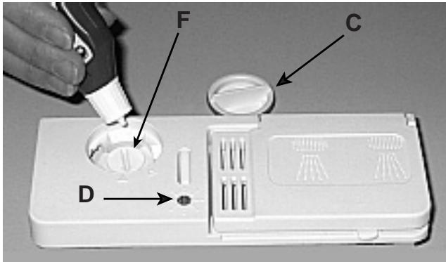 HOTPOINT-ARISTON LD 87 - Loading the rinse aid. - 1