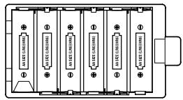 KORG MONOTRIBE - Installation des piles - 1