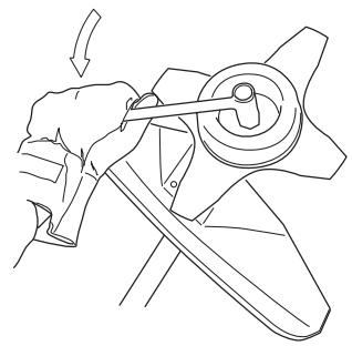 JONSERED J-HANDLE SET - Montaje de la proteccion de hoja, hoja y cachilla de hierba - 2