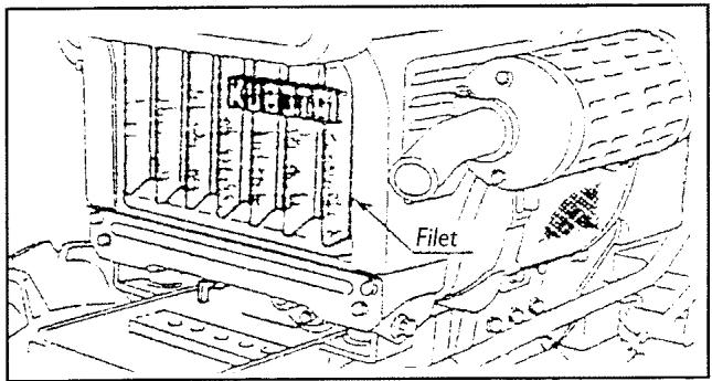 KUBOTA B1400 - ■ CONTROLE ET NETTOYAGE DU RADIATEUR - 1