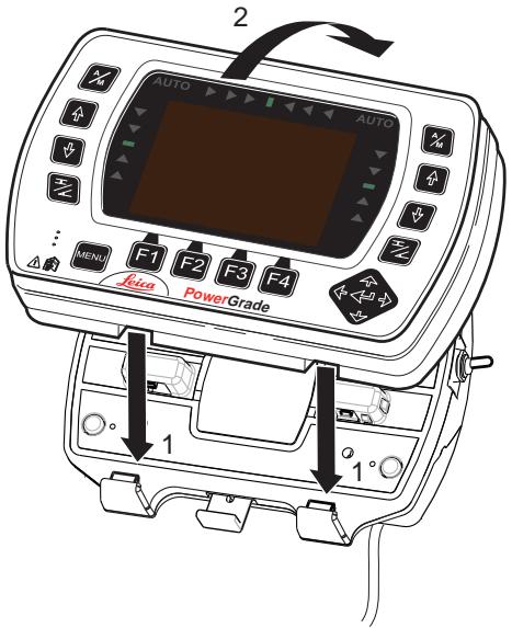 LEICA POWERGRADE 2D MCP1300 - Insérez le panneau de commande dans le berceau. - 1
