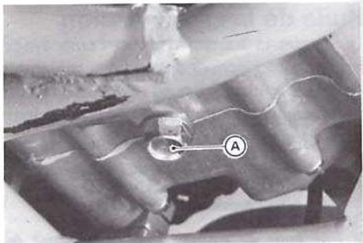 KAWASAKI KDX 125SR - Remplacement de l'huile - 1