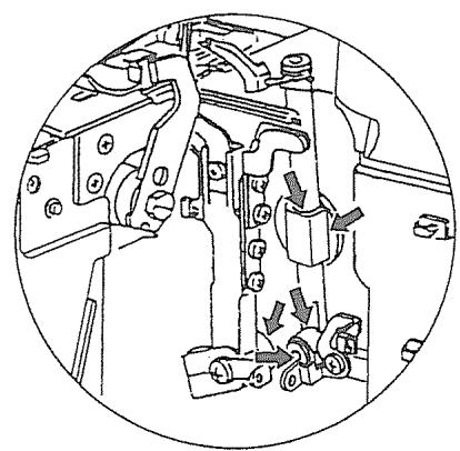JANOME 204D - Nettoyage de la griffe d'entrainement - 4