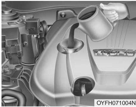 KIA OPTIMA HYBRIDE - Vérification du niveau de l'huile - 1