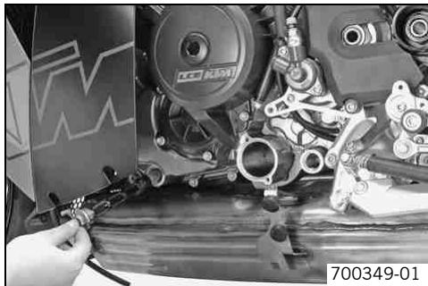 KTM 1190 RC8 FR - Vidanger l'huile moteur et replacer le filtre à huile, nettoyer la crépine - 1