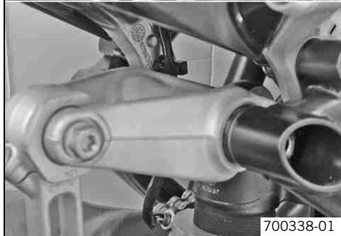 KTM 1190 RC8 FR - Régler une position d'assise plus haute : - 5
