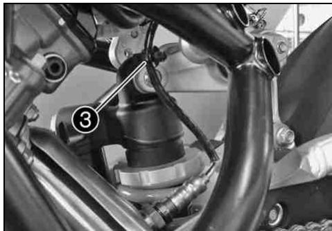 KTM 1190 RC8 FR - Régler une position d'assise plus haute : - 4
