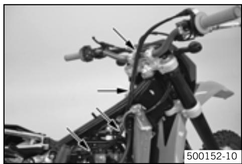 KTM 530 XCR-W USA - Contrôler la pose du câble d'accélérateur - 1