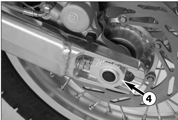 KTM 640 LC4 ENDURO - Vérification de la bague de caoutchouc de l'amortisseur - 4