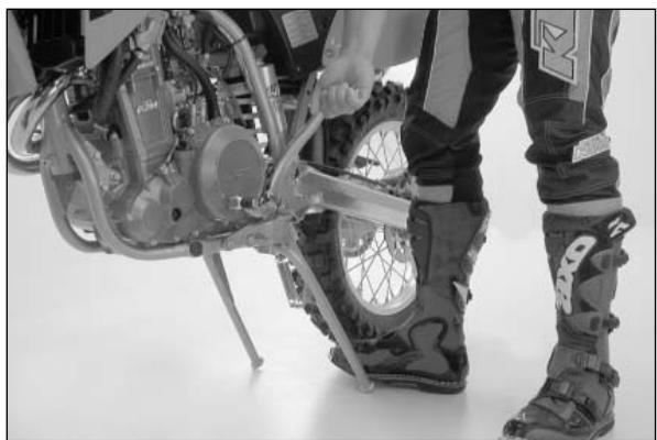 KTM 640 LC4 ENDURO - Arrêt et béquillage - 2