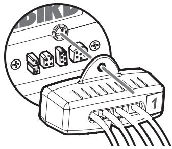 HUMMINBIRD 947C - Brancher l'assemblage du connecteur de cable à l'arrière de la tête de commande - 1