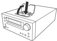 ONKYO CR-445 - Introducir su iPod en el acople del receptor de CD para iPod. - 1