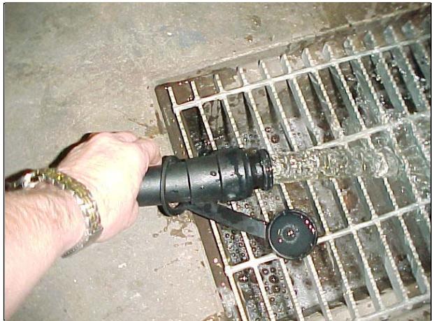 NILFISK SCRUBTEC BOOST 8 - Führer Sie diese Tätigkeiten aus, wenn Sie ihre Arbeit beenden - 4