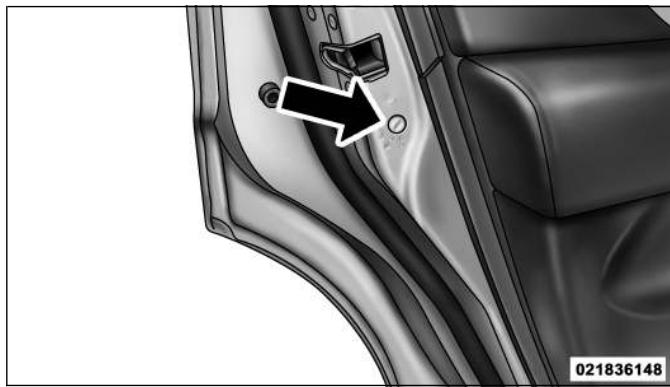 FIAT FREEMONT 2011 - Pour appliquer le système de verrouillage des portes pour la sécurité des enfants - 1