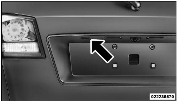 FIAT FREEMONT 2011 - Pour ouvrir le hayon - 1