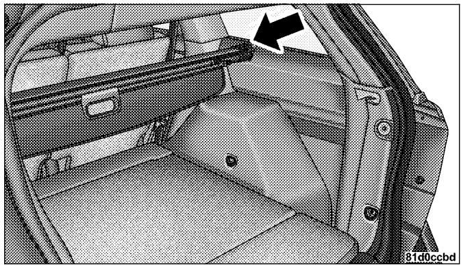 FIAT FREEMONT 2011 - CACHE RETRACTABLE DE LA ZONE DE CHARGEMENT (SELON L'EQUIPMENT) - MODELES A CINQ PLACES - 1