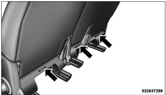 FIAT FREEMONT 2011 - Installation du siège pour infant compatible avec le système ISOFIX - 3