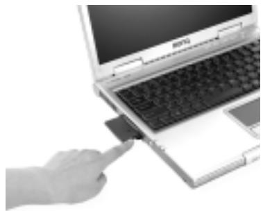 BENQ JOYBOOK 3000 - Bouton d'éjection de la carte PC Card - 1